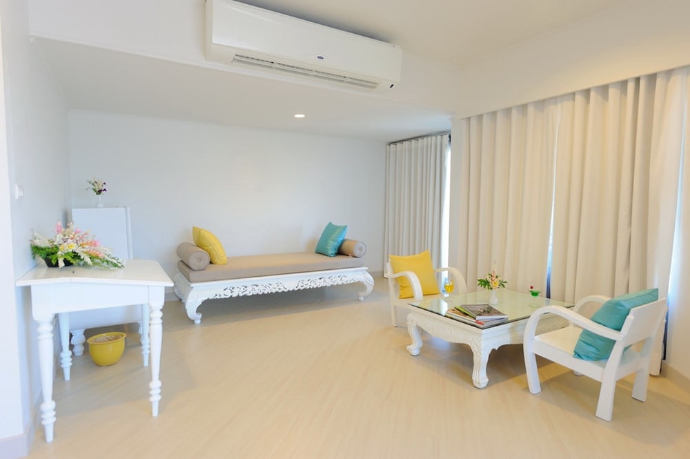Suite - Photo 4