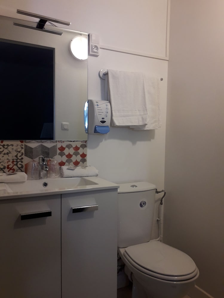 Standard Double Room, 1 Double Bed - Photo 4