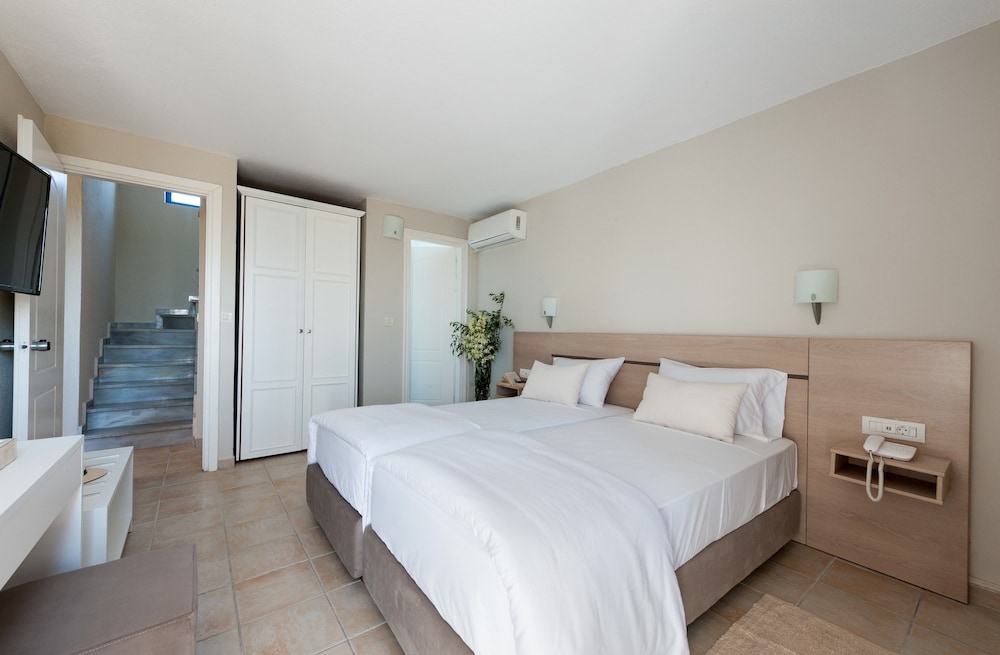 Superior Duplex, 2 Bedrooms, Kitchen, Beachfront