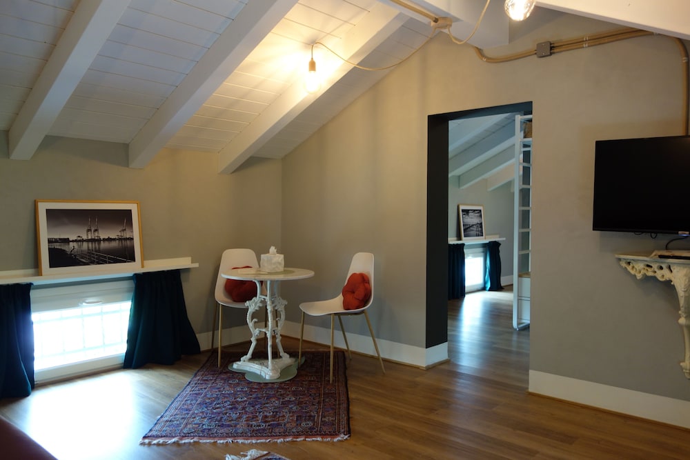Design Quadruple Room