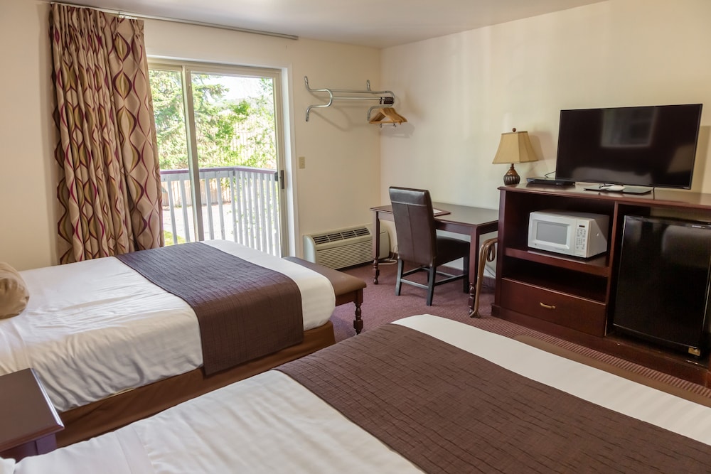 Deluxe Room, 2 Queen Beds,  Tubing Package photo 2
