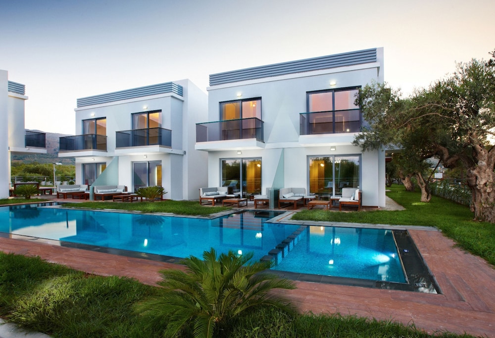 Villa with Sharing Pool - Photo 10