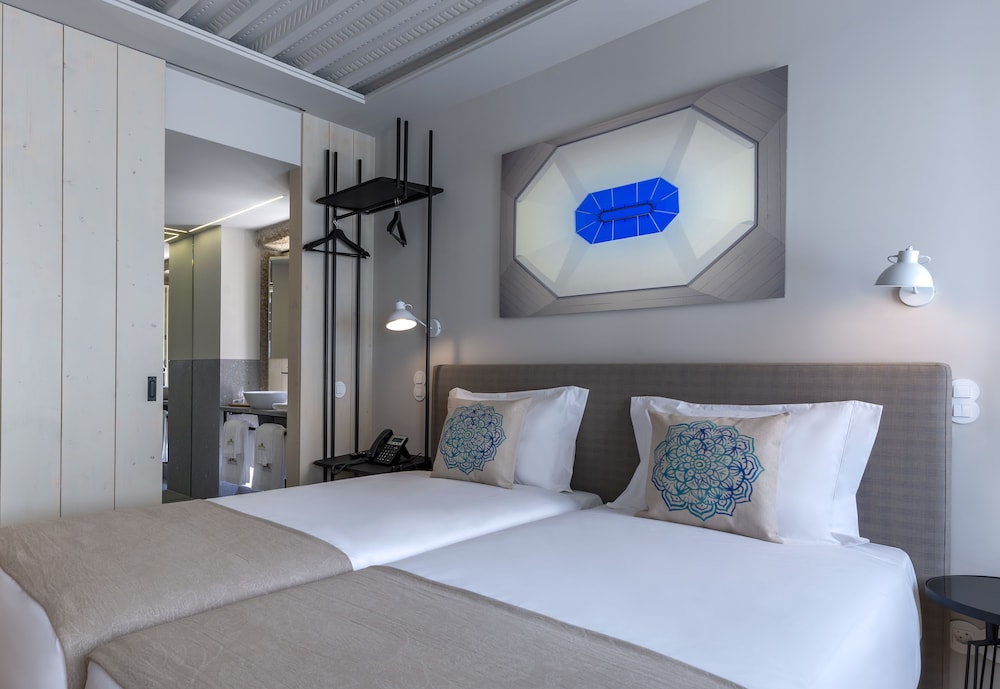 Double or Twin Room, City View (Namoradeira)