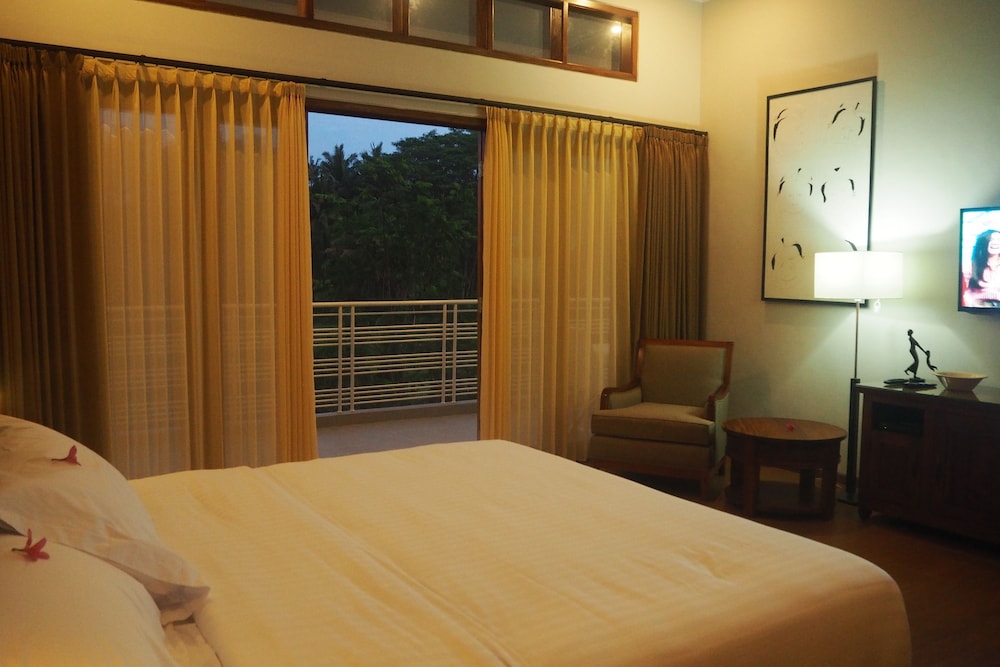 Suite, Multiple Beds, Kitchen, Mountain View photo 2