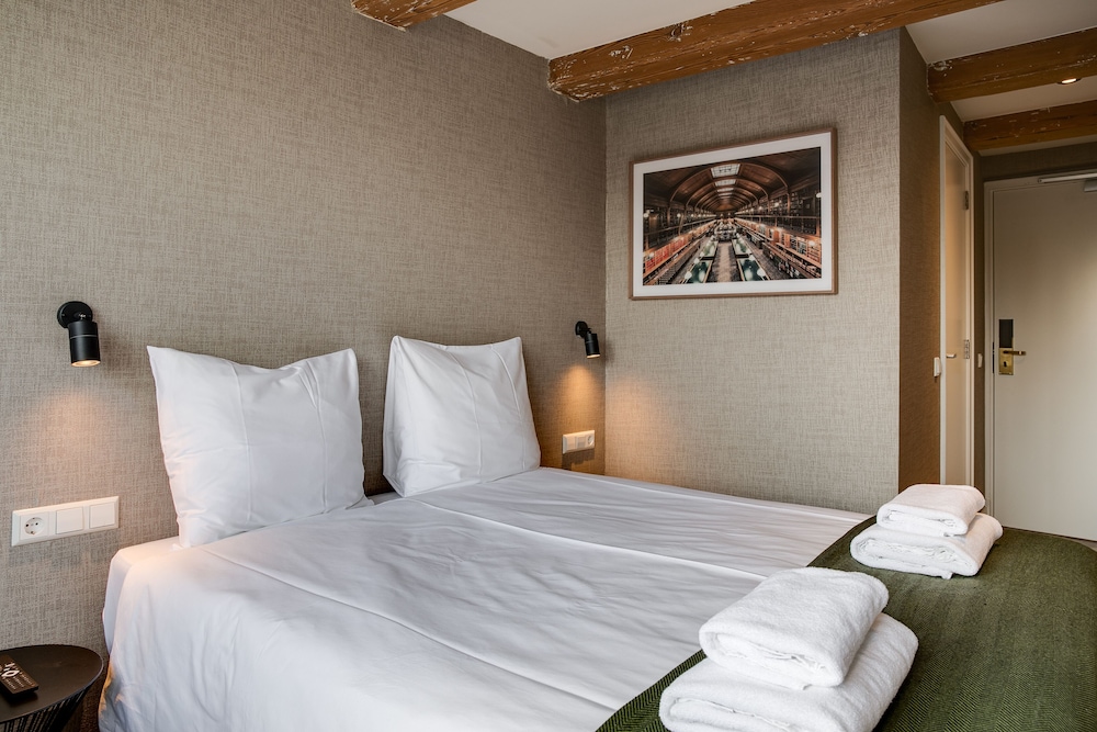 Comfort Double Room thumbnail 6