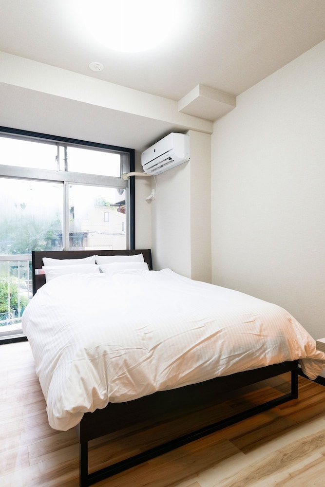 Double Room with Shared Bath and Toilet photo 1