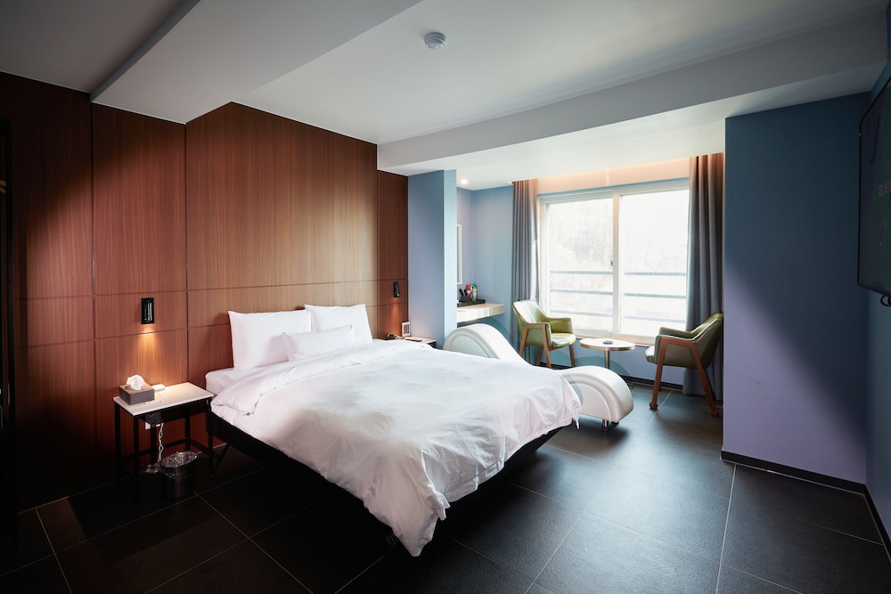 Deluxe Double Room, Non Smoking, Bathtub photo 3