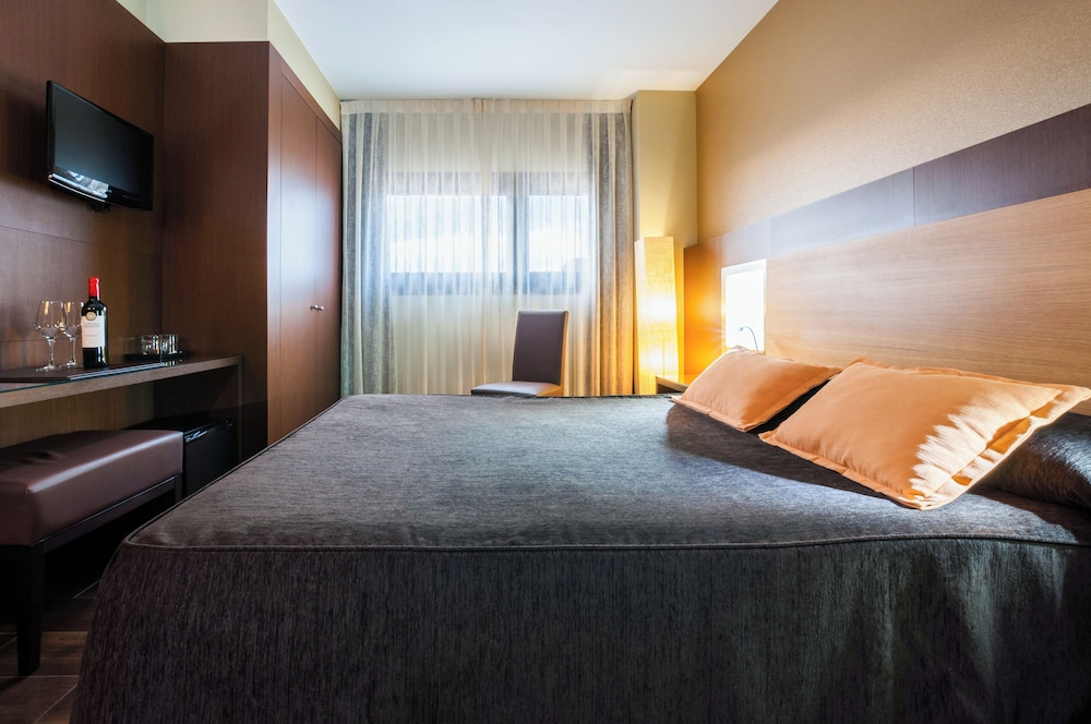 Double or Twin Room - Photo 3