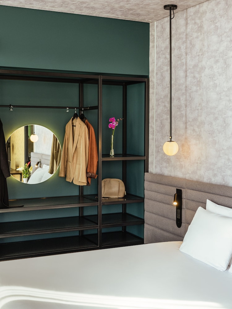 Suite, 1 King Bed (Master) - Photo 1