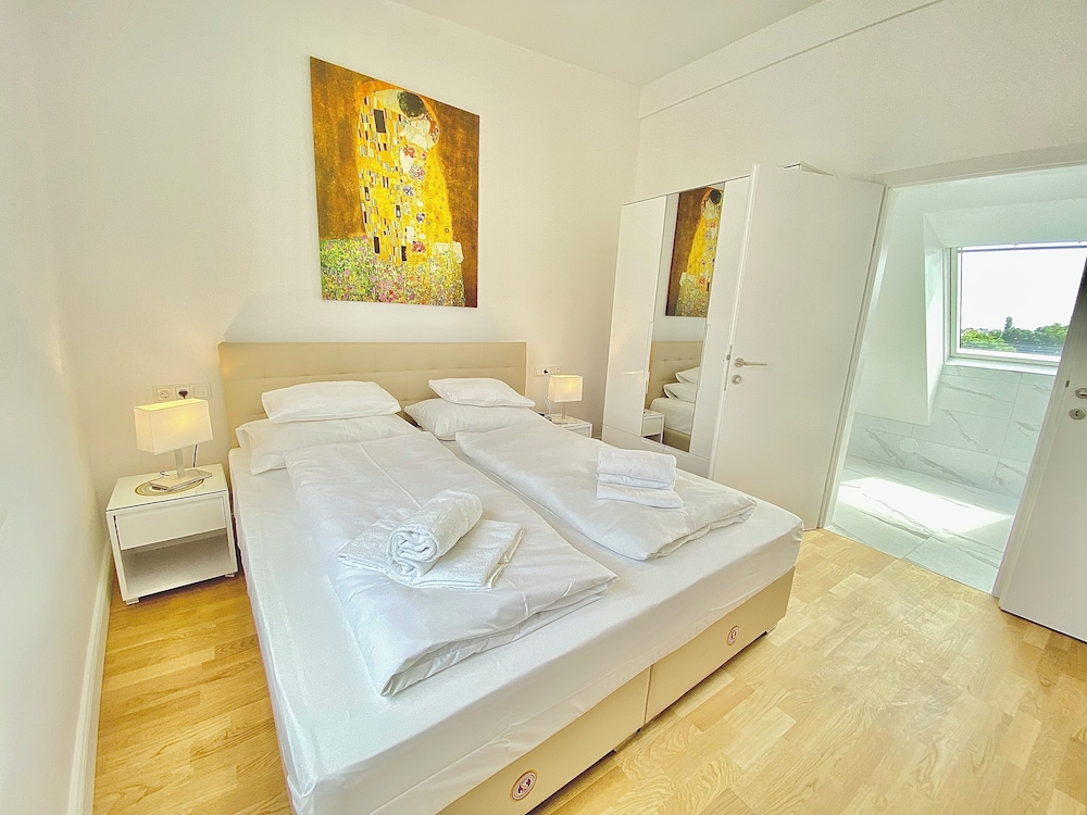 Exclusive Apartment, 1 Queen Bed with Sofa bed, Non Smoking, Kitchen photo 1