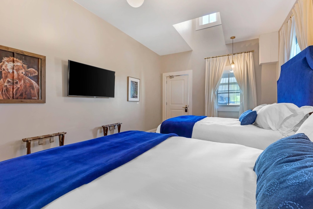 Standard Room, 2 Queen Beds, Non Smoking - Photo 4