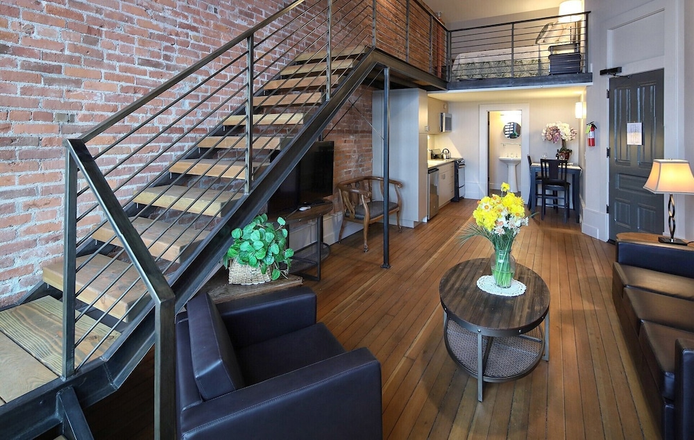 View Lofted Studio photo 1