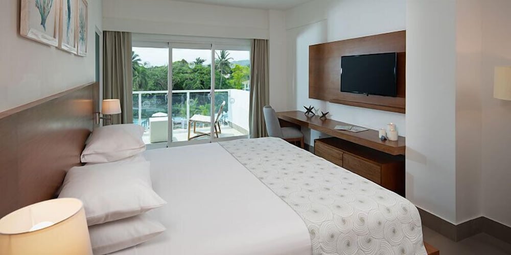 Standard Studio Suite, 1 King Bed photo 1