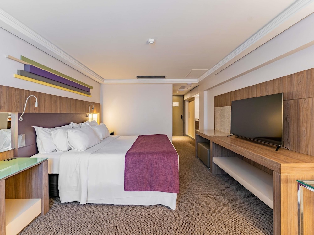Executive Suite, 1 King Bed, Bathtub - Photo 1