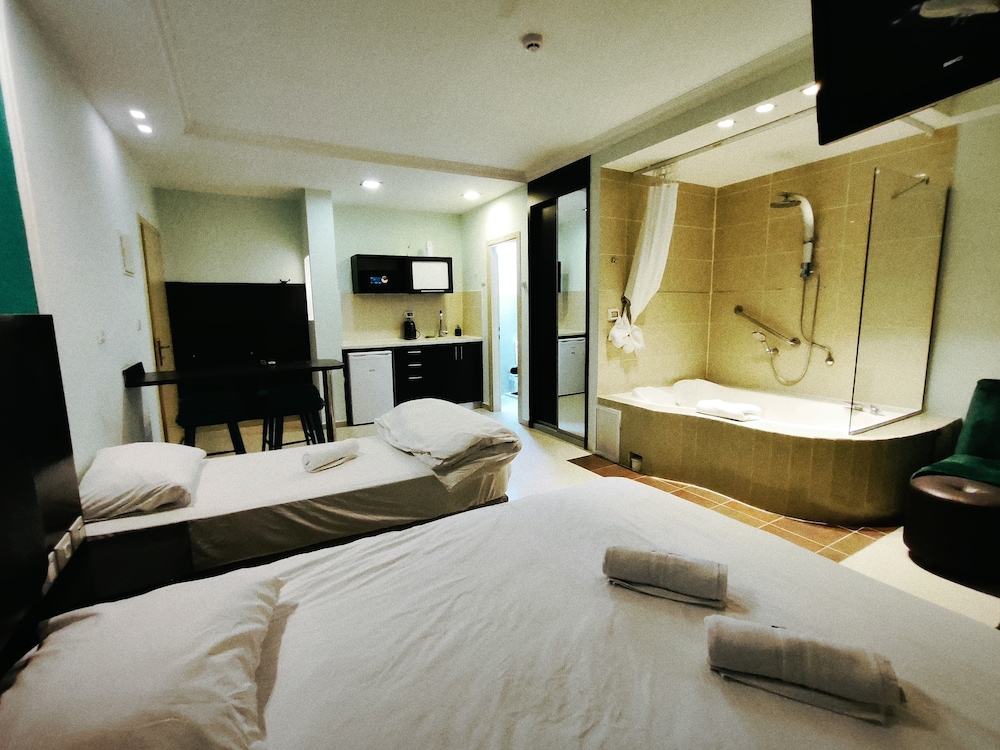 Deluxe Quadruple Room, Sea View photo 1