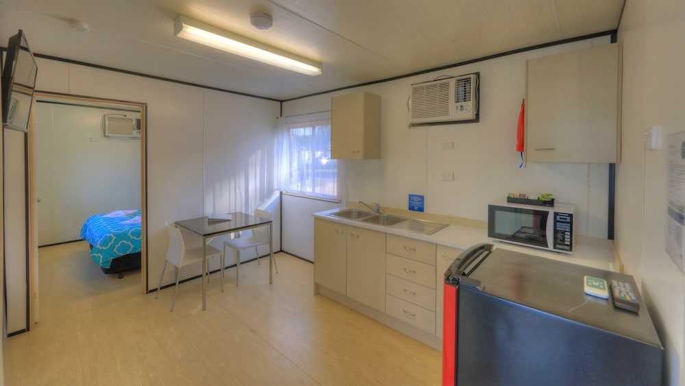 Redpoint Villa - 4 Berth - No Pets Allowed budget cabin photo 3
