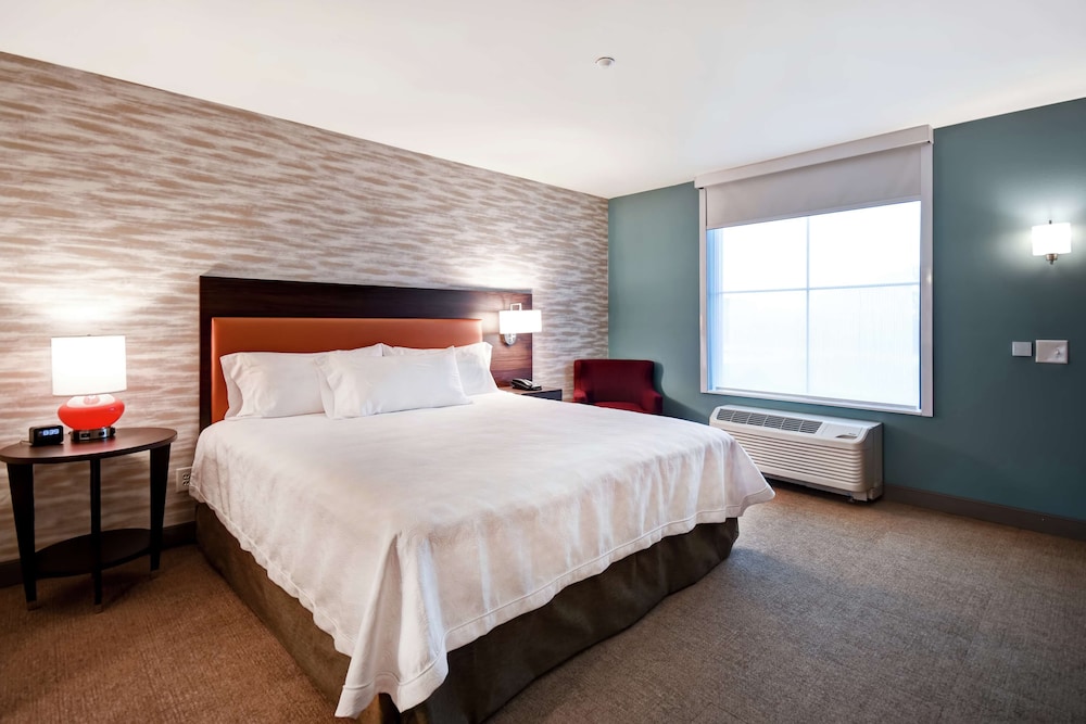 Suite, 1 King Bed, Accessible, Bathtub photo 2