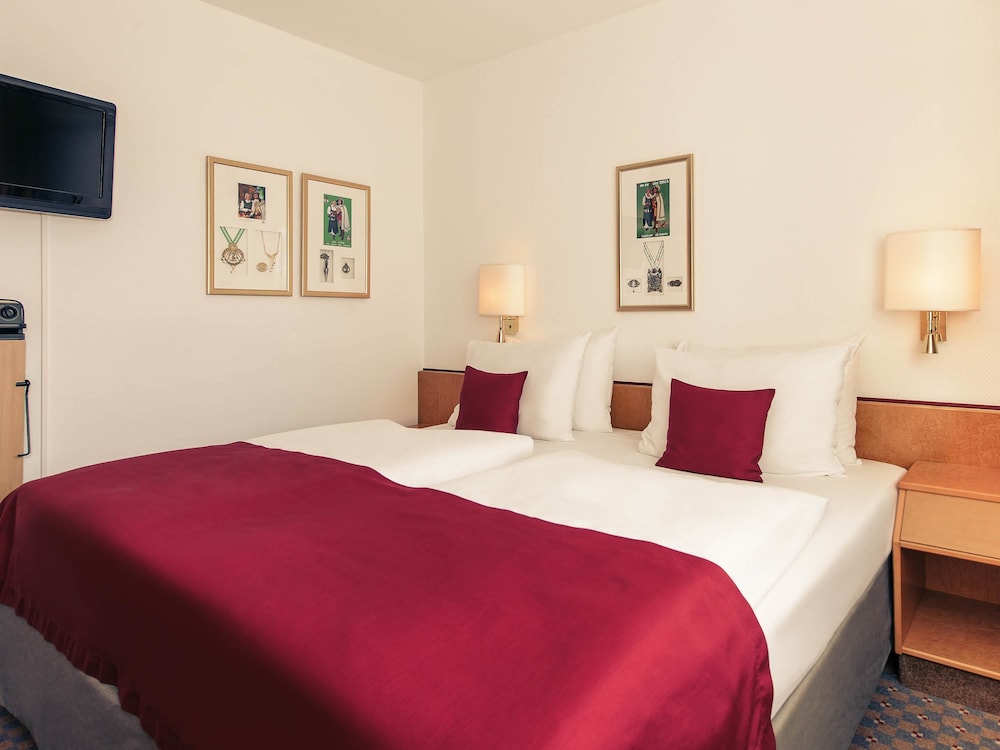 Privilege, Suite, 1 King Bed - Photo 2