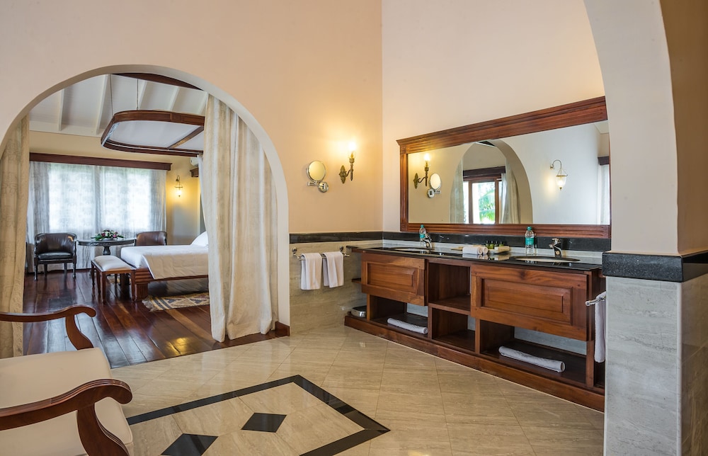 Premier Suite - Photo 7