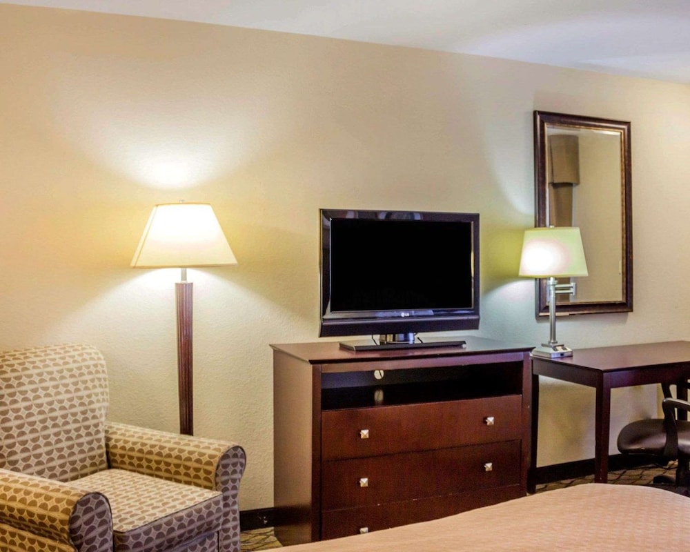 Standard Room, 2 Queen Beds - Photo 5