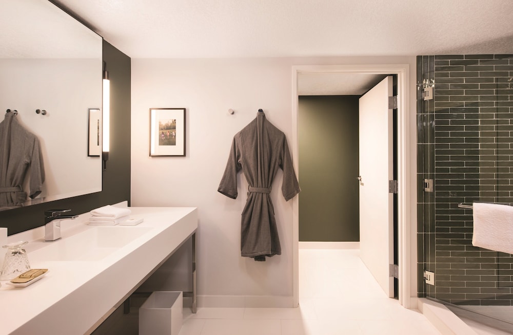 Park MGM Nighthawk Suite thumbnail 5