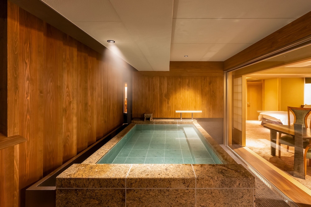 Luxury Suite, 3 Bedrooms, Private Bathroom, Mountain View photo 3