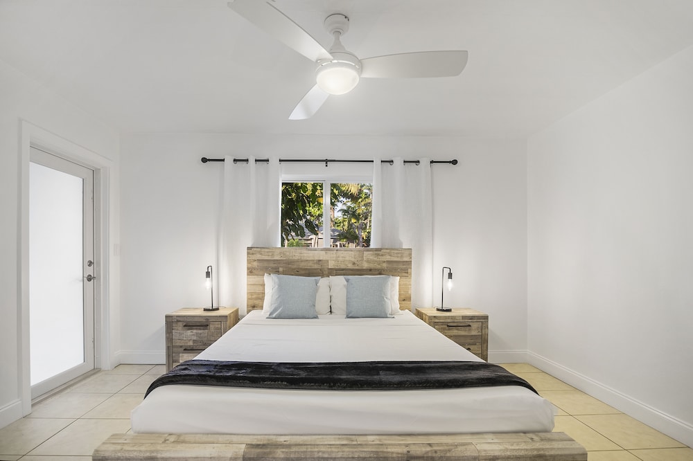 Premium Condo, 2 Bedrooms, 2 Bathrooms (1718) photo 3