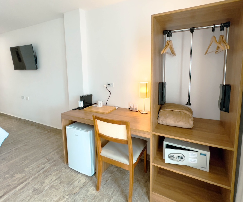 Room thumbnail 5