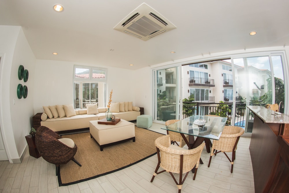 Family Apartment, 2 Bedrooms, Partial Ocean View