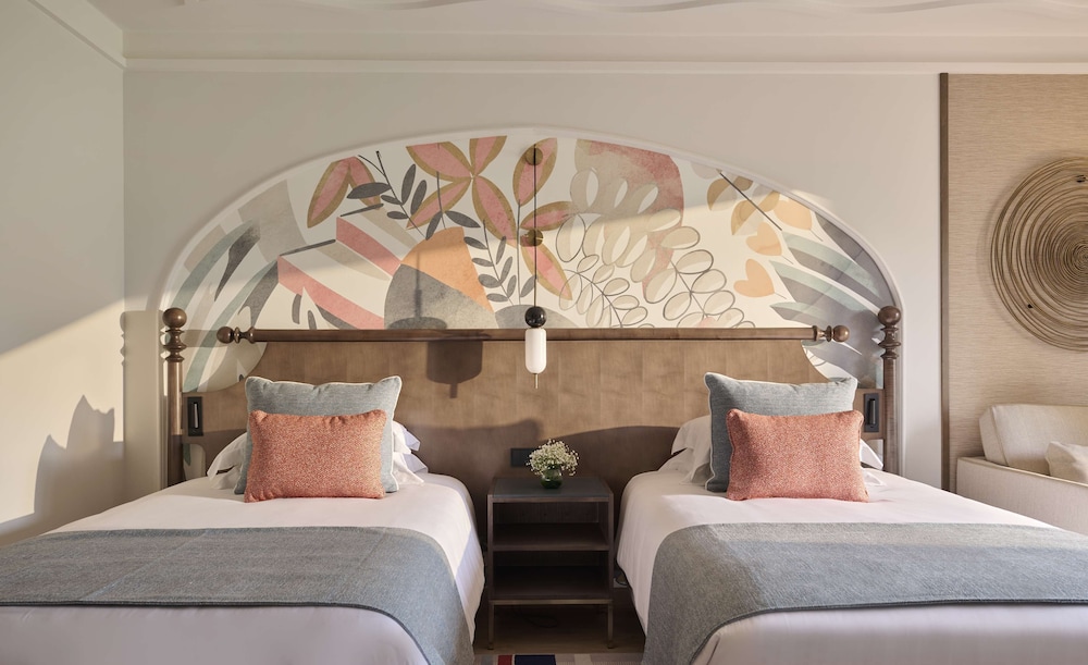 Room, 2 Twin Beds, Terrace, Golf View thumbnail 5