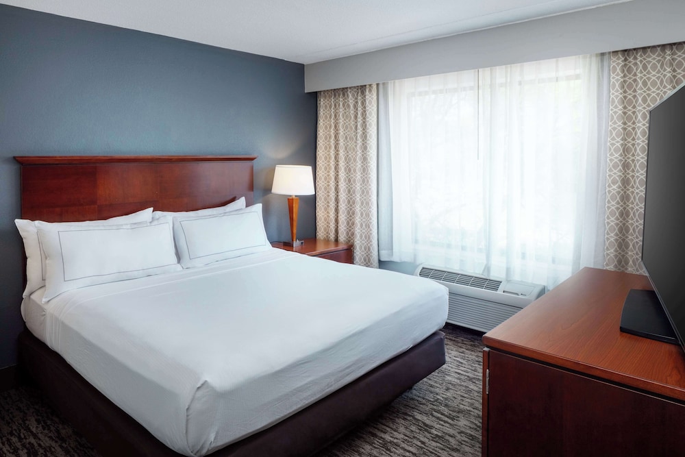 Suite, 1 King Bed, Accessible, Non Smoking - Photo 1
