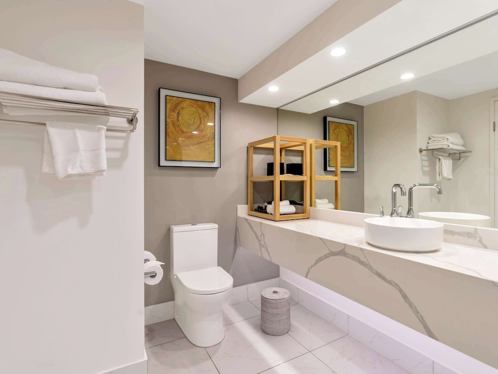 Rejuvenated Superior Room, Mountain View thumbnail 6