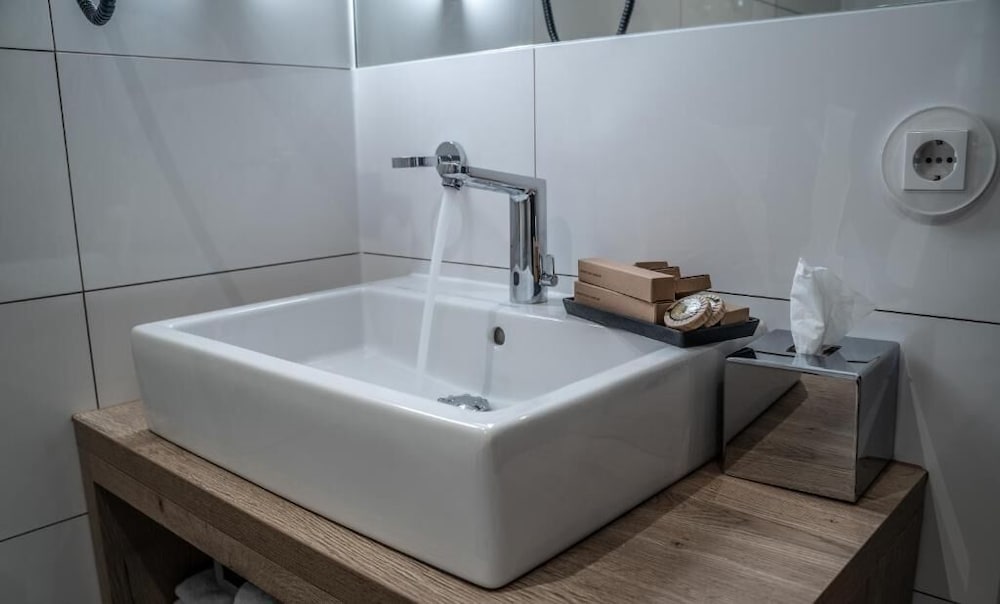 Luxury Suite, 2 Bedrooms, Jetted Tub, City View photo 2