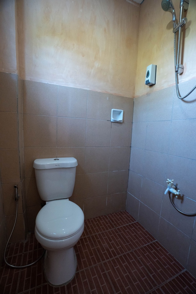 Standard Queen Room - Photo 10