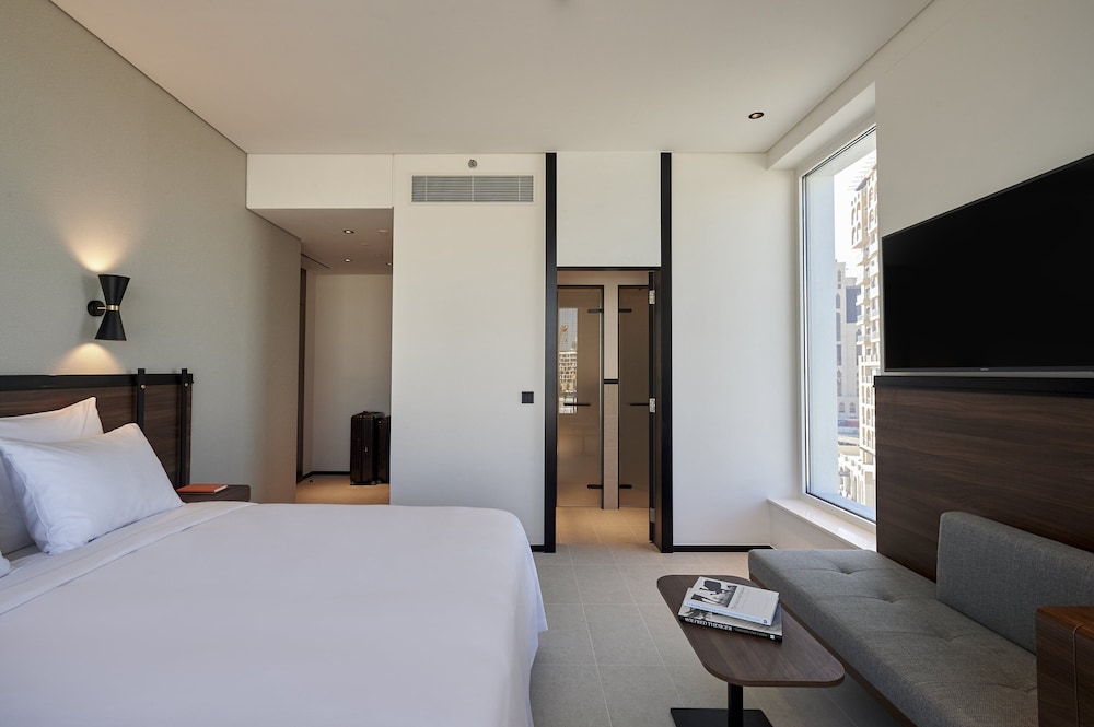 Suite, 1 King Bed, City View (Mega Suite) photo 2