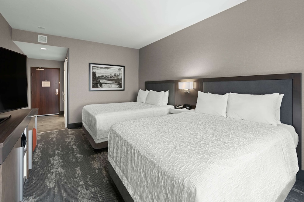 Room, 2 Queen Beds, Accessible, Bathtub - Photo 3