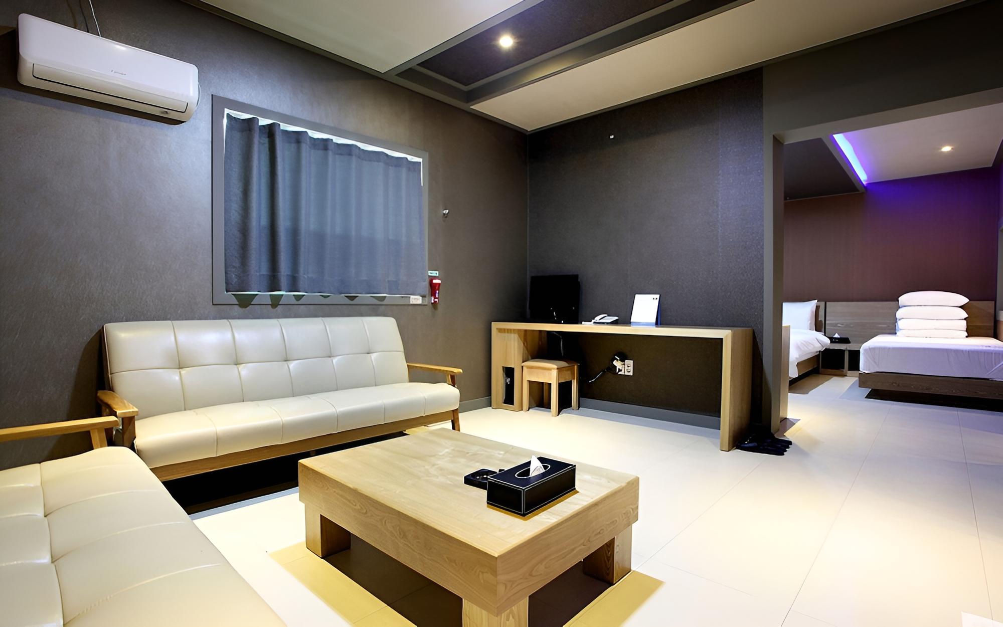 Room (VIP) - Photo 12
