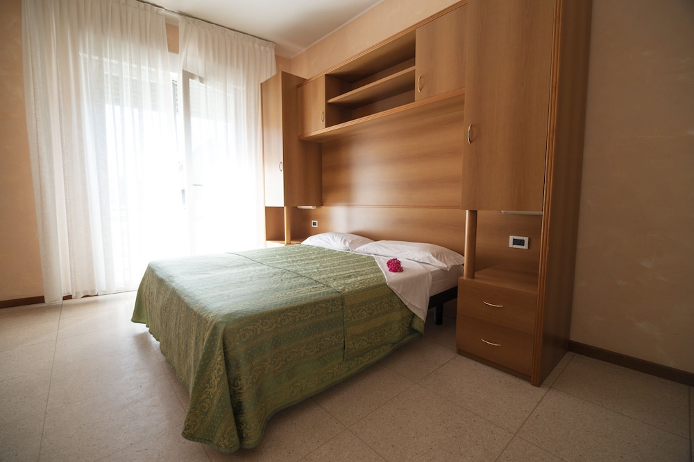 Double or Twin Room photo 3