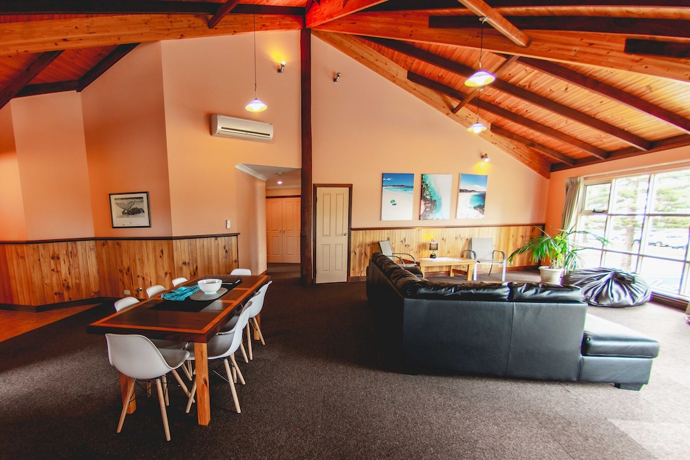 Standard Apartment, Multiple Bedrooms, Non Smoking, Kitchen (Esplanade Suite 7 night) photo 1
