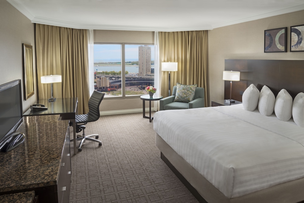 Classic Room, 1 Queen Bed, Accessible (Mobility)
