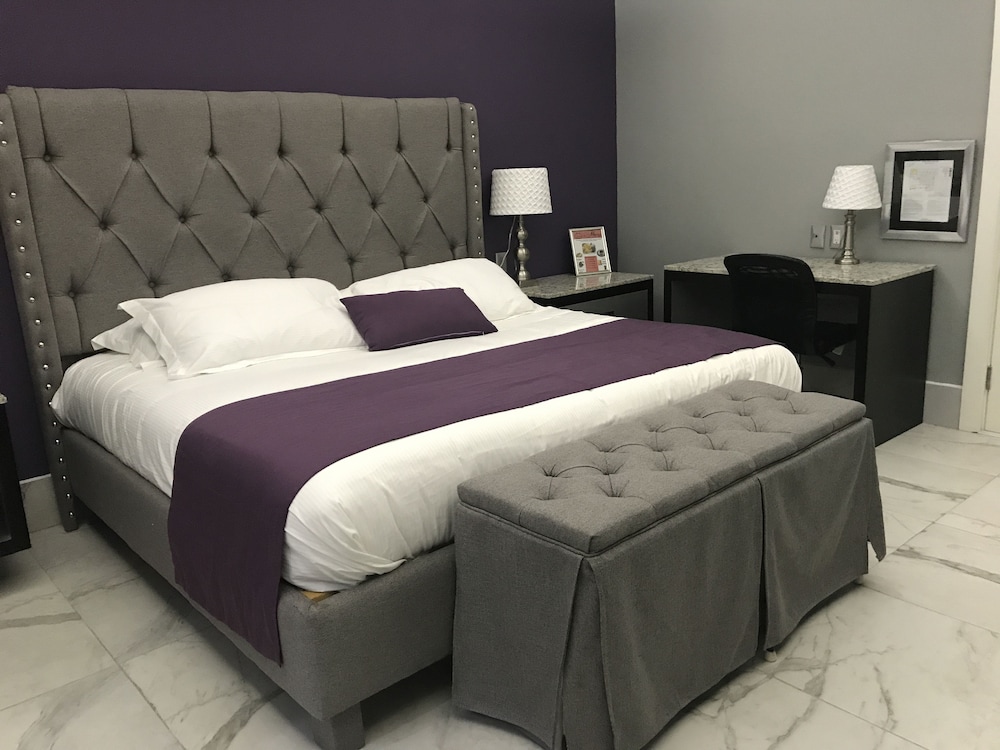 Deluxe Room, 1 King Bed photo 3