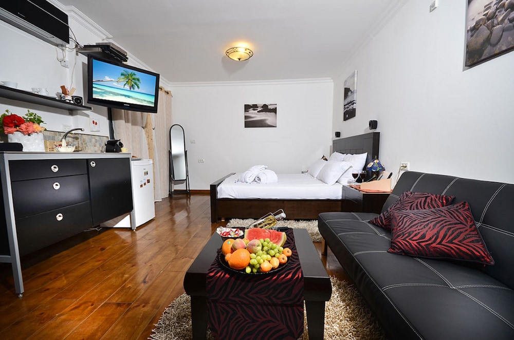 Classic Suite, 1 Queen Bed with Sofa bed, Non Smoking photo 1