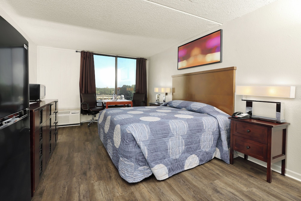 Premium Room, 1 King Bed photo 1
