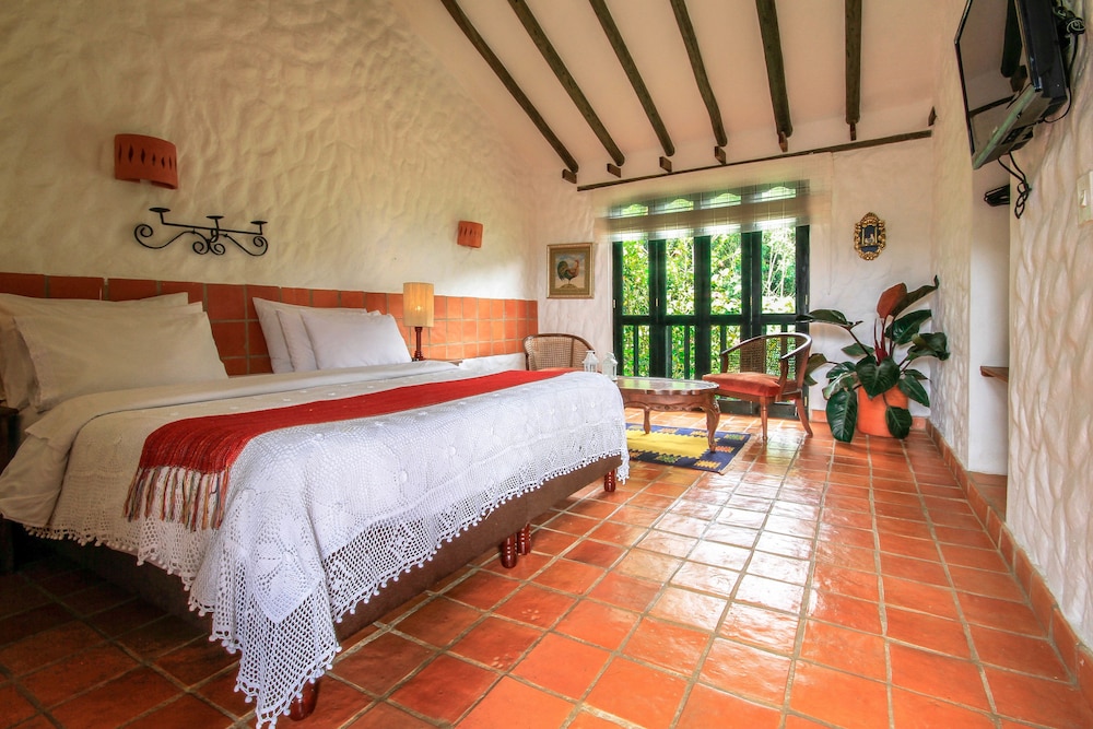 Superior Room, 1 King Bed photo 1