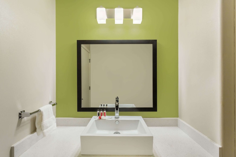 Studio Suite, 1 King Bed, Non Smoking, Jetted Tub - Photo 4