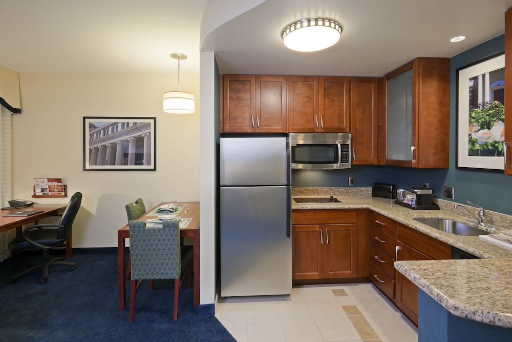 Suite, 1 Bedroom - Photo 7