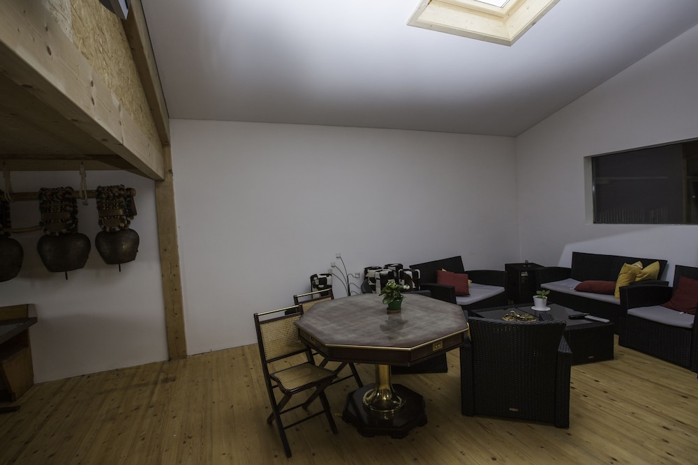 Shared Dormitory, Mixed Dorm (8 Bed) photo 2