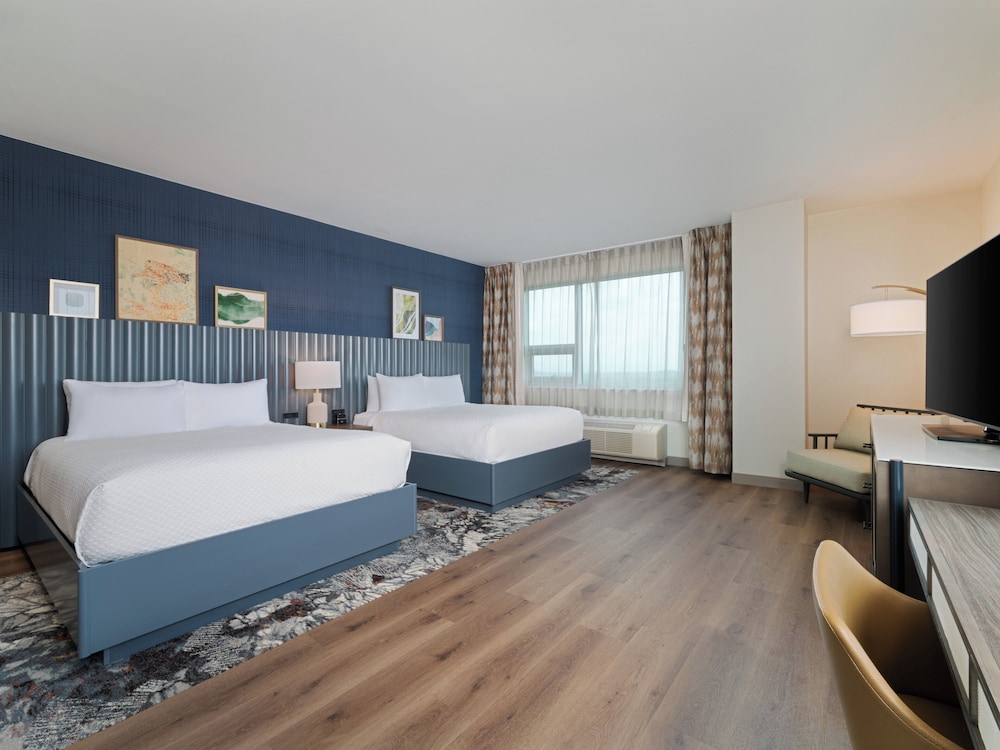 Premium Room, 2 Queen Beds - Photo 3