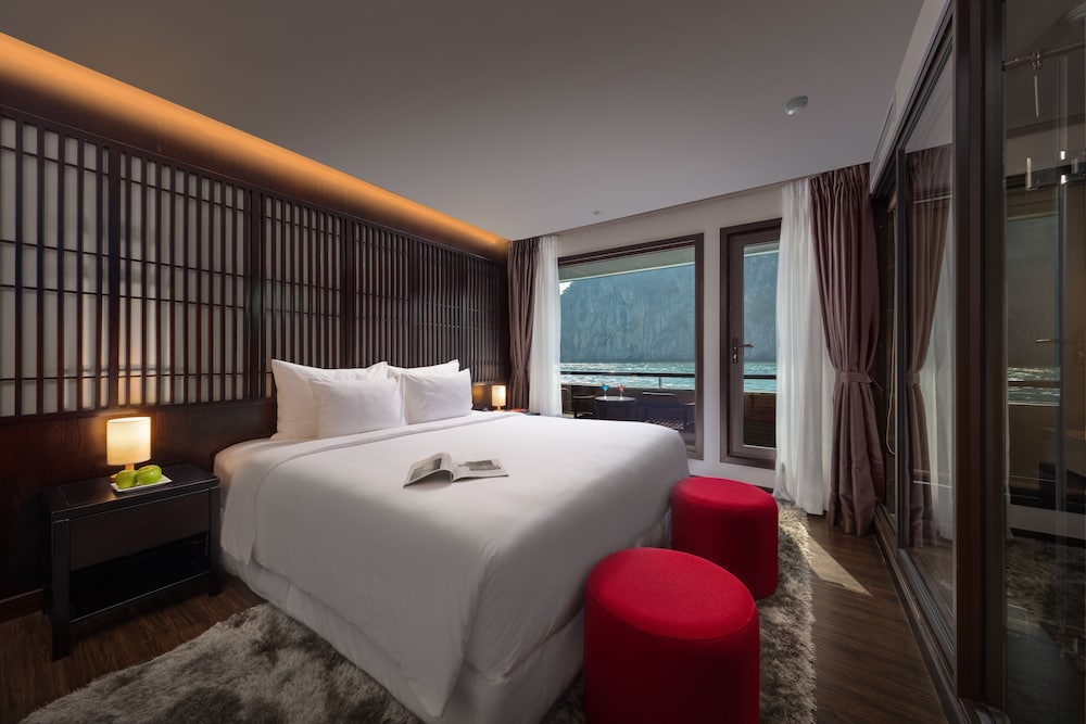Silver Suite with Balcony - Photo 1