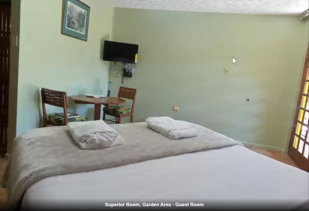 Traditional Cabin, 1 Queen Bed, Poolside